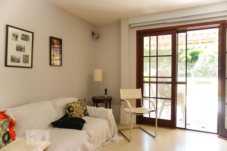 Casa de condomínio à venda com 263m², 4 quartos e 3 vagasSala de TV