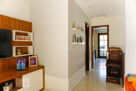 Casa de condomínio à venda com 263m², 4 quartos e 3 vagasSala de TV