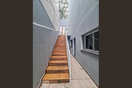 Apartamento para alugar com 47m², 2 quartos e sem vagaEscada