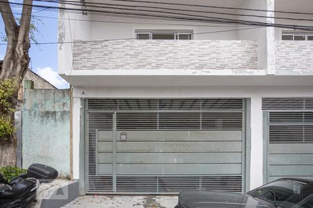 Casa para alugar com 75m², 2 quartos e 1 vaga Casa para alugar com 75m², 2 quartos e 1 vagaFachada