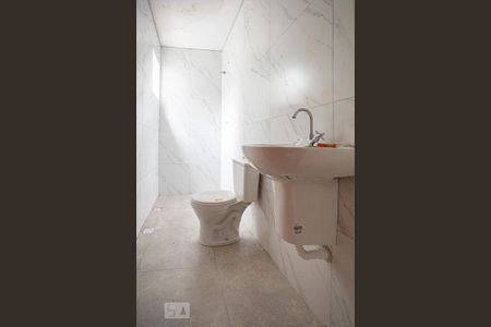 Casa para alugar com 75m², 2 quartos e 1 vaga Casa para alugar com 75m², 2 quartos e 1 vagaBanheiro