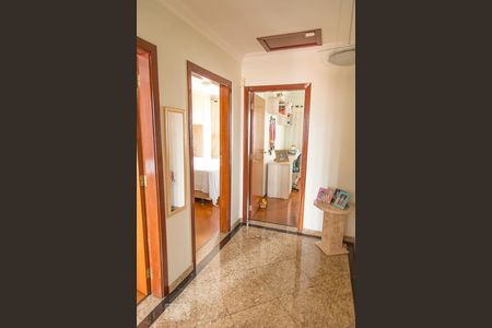 Casa à venda com 157m², 3 quartos e 3 vagasCorredor