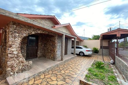 Casa à venda com 280m², 4 quartos e 4 vagasFachada