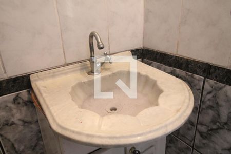 Casa à venda com 700m², 5 quartos e 4 vagasBanheiro da Suíte 1