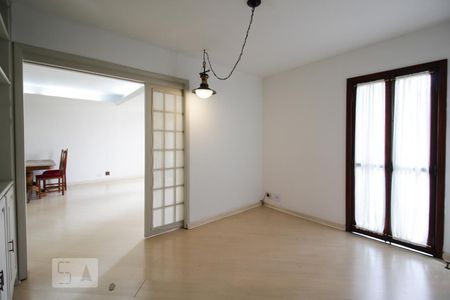 Apartamento para alugar com 136m², 3 quartos e 1 vaga Apartamento para alugar com 136m², 3 quartos e 1 vagaSala de Estar/Quarto Reversível