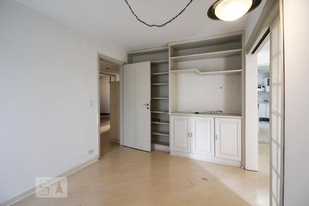 Apartamento para alugar com 136m², 3 quartos e 1 vaga Apartamento para alugar com 136m², 3 quartos e 1 vagaSala de Estar/Quarto Reversível