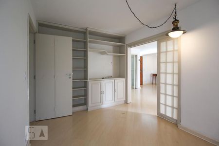 Apartamento para alugar com 136m², 3 quartos e 1 vaga Apartamento para alugar com 136m², 3 quartos e 1 vagaSala de Estar/Quarto Reversível