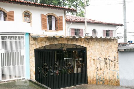 Casa à venda com 90m², 2 quartos e 2 vagasFachada 