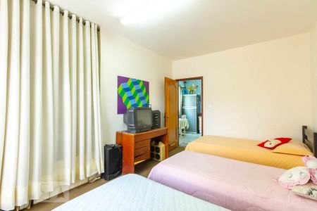 Casa à venda com 269m², 3 quartos e 5 vagasQuarto Edícula