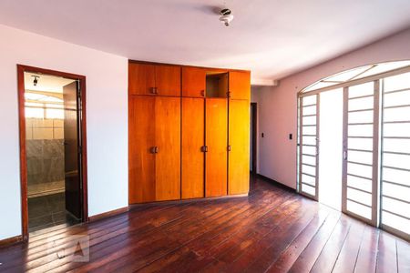Casa para alugar com 186m², 3 quartos e 2 vagasSuíte Master