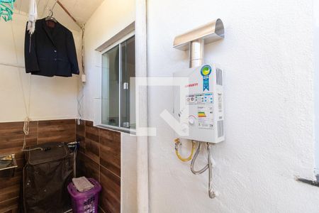 Casa de condomínio à venda com 130m², 3 quartos e 1 vagaÁrea de Serviço