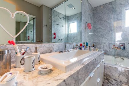 Apartamento à venda com 245m², 3 quartos e 5 vagasBanheiro Suite 3