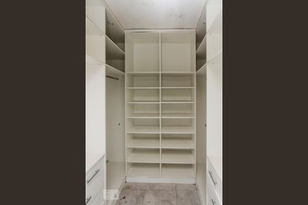 Casa para alugar com 224m², 5 quartos e 2 vagas Casa para alugar com 224m², 5 quartos e 2 vagasCloset suite 03