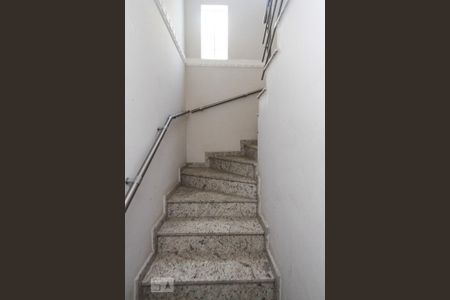 Casa para alugar com 224m², 5 quartos e 2 vagas Casa para alugar com 224m², 5 quartos e 2 vagasEscada