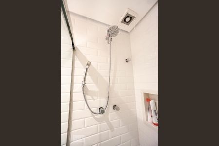 Apartamento à venda com 105m², 2 quartos e 2 vagasChuveiro