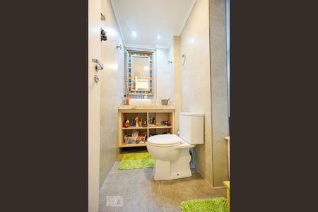 Apartamento à venda com 105m², 2 quartos e 2 vagasBanheiro da suíte 02