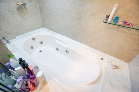 Apartamento à venda com 105m², 2 quartos e 2 vagasBanheira 