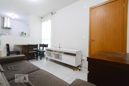 Sala de apartamento para alugar com 2 quartos, 43m² em Serraria, São José