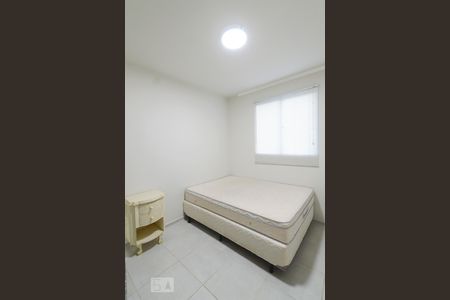 Quarto 1 de apartamento para alugar com 2 quartos, 43m² em Serraria, São José