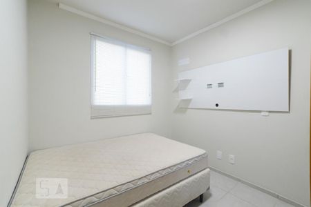 Quarto 1 de apartamento para alugar com 2 quartos, 43m² em Serraria, São José