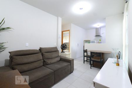 Sala de apartamento para alugar com 2 quartos, 43m² em Serraria, São José