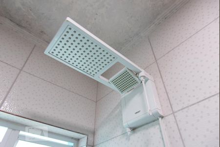 Casa à venda com 100m², 2 quartos e 2 vagas Casa à venda com 100m², 2 quartos e 2 vagasChuveiro