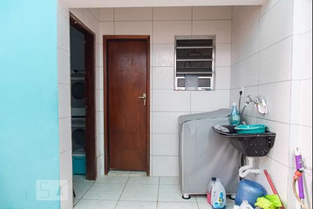 Casa à venda com 100m², 2 quartos e 2 vagas Casa à venda com 100m², 2 quartos e 2 vagasQuintal/área de serviço