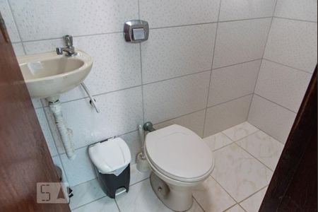 Casa à venda com 100m², 2 quartos e 2 vagas Casa à venda com 100m², 2 quartos e 2 vagasBanheiro de serviço