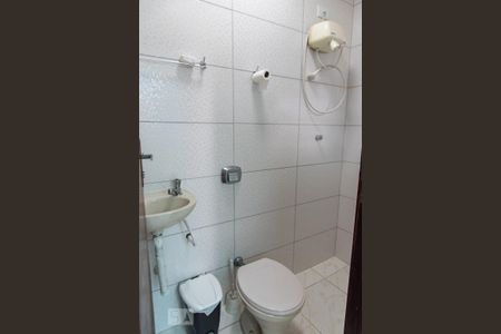 Casa à venda com 100m², 2 quartos e 2 vagas Casa à venda com 100m², 2 quartos e 2 vagasBanheiro de serviço