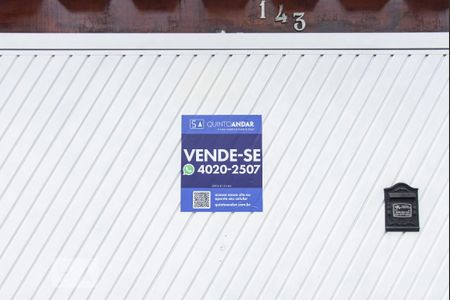 Casa à venda com 100m², 2 quartos e 2 vagas Casa à venda com 100m², 2 quartos e 2 vagasFachada