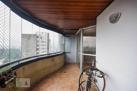 Apartamento para alugar com 370m², 5 quartos e 4 vagas Apartamento para alugar com 370m², 5 quartos e 4 vagasVaranda