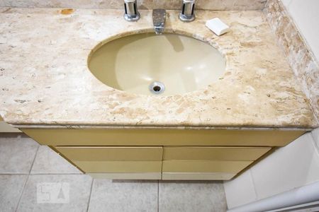 Apartamento para alugar com 370m², 5 quartos e 4 vagas Apartamento para alugar com 370m², 5 quartos e 4 vagasPia do banheiro