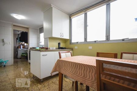 Apartamento para alugar com 370m², 5 quartos e 4 vagas Apartamento para alugar com 370m², 5 quartos e 4 vagasCozinha