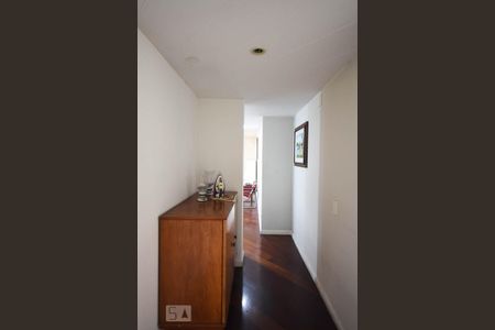 Apartamento para alugar com 370m², 5 quartos e 4 vagas Apartamento para alugar com 370m², 5 quartos e 4 vagasCorredor