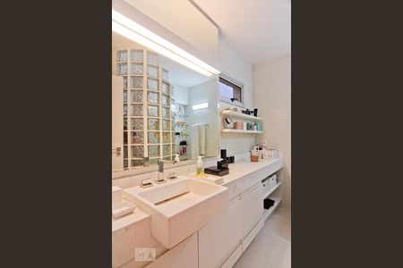 Apartamento à venda com 120m², 2 quartos e 2 vagasBanheiro da suíte 2