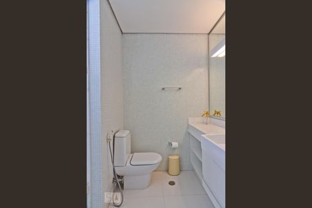 Apartamento à venda com 120m², 2 quartos e 2 vagasBanheiro da Suíte 1