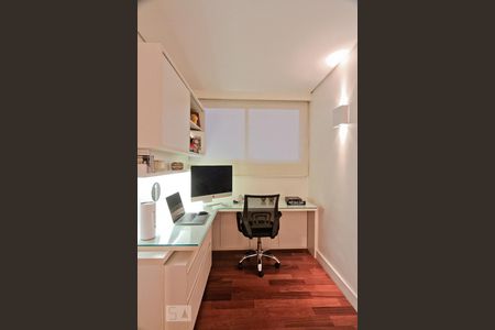 Apartamento à venda com 120m², 2 quartos e 2 vagasCorredor