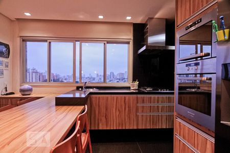 Cozinha de apartamento à venda com 2 quartos, 120m² em Jardim Paraíso, São Paulo