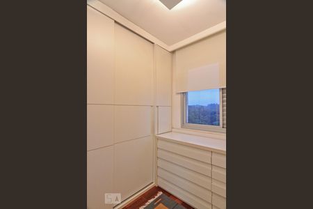 Apartamento à venda com 120m², 2 quartos e 2 vagasCloset da suíte 2