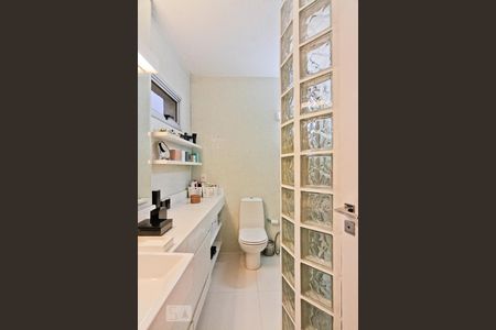 Apartamento à venda com 120m², 2 quartos e 2 vagasBanheiro da suíte 2