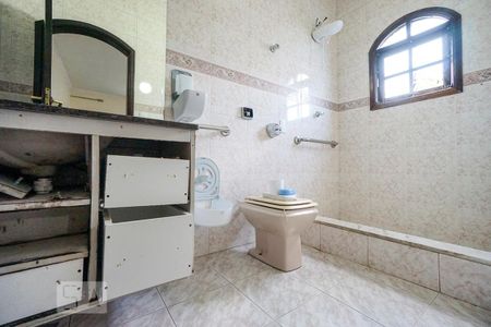 Casa à venda com 400m², 5 quartos e 8 vagas Casa à venda com 400m², 5 quartos e 8 vagasBanheiro da suíte 04