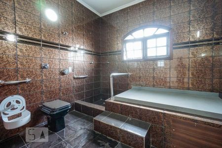 Casa à venda com 400m², 5 quartos e 8 vagas Casa à venda com 400m², 5 quartos e 8 vagasBanheiro da suíte 05