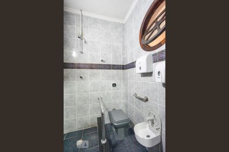 Casa à venda com 400m², 5 quartos e 8 vagas Casa à venda com 400m², 5 quartos e 8 vagasBanheiro da suíte 03
