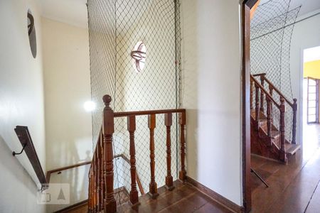 Casa à venda com 400m², 5 quartos e 8 vagas Casa à venda com 400m², 5 quartos e 8 vagasHall da escada