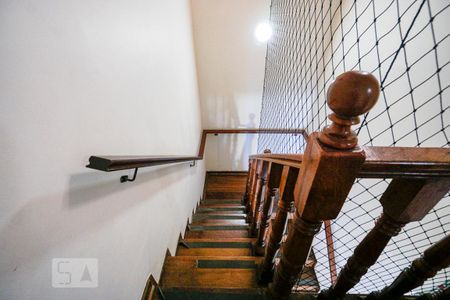 Casa à venda com 400m², 5 quartos e 8 vagas Casa à venda com 400m², 5 quartos e 8 vagasEscada do sótão