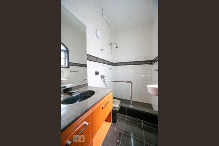 Casa à venda com 400m², 5 quartos e 8 vagas Casa à venda com 400m², 5 quartos e 8 vagasBanheiro da suíte 02