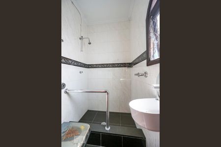 Casa à venda com 400m², 5 quartos e 8 vagas Casa à venda com 400m², 5 quartos e 8 vagasBanheiro da suíte 02