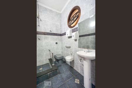 Casa à venda com 400m², 5 quartos e 8 vagas Casa à venda com 400m², 5 quartos e 8 vagasBanheiro da suíte 03