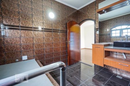 Casa à venda com 400m², 5 quartos e 8 vagas Casa à venda com 400m², 5 quartos e 8 vagasBanheiro da suíte 05