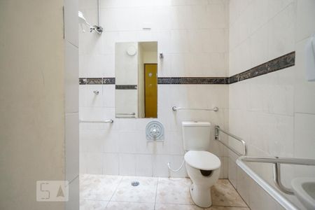 Casa à venda com 400m², 5 quartos e 8 vagas Casa à venda com 400m², 5 quartos e 8 vagasBanheiro da suíte 01